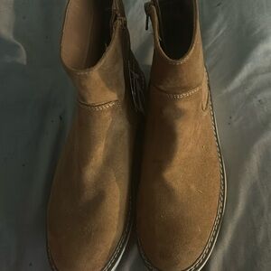 Brand new they don’t fit me size is 9 color brown